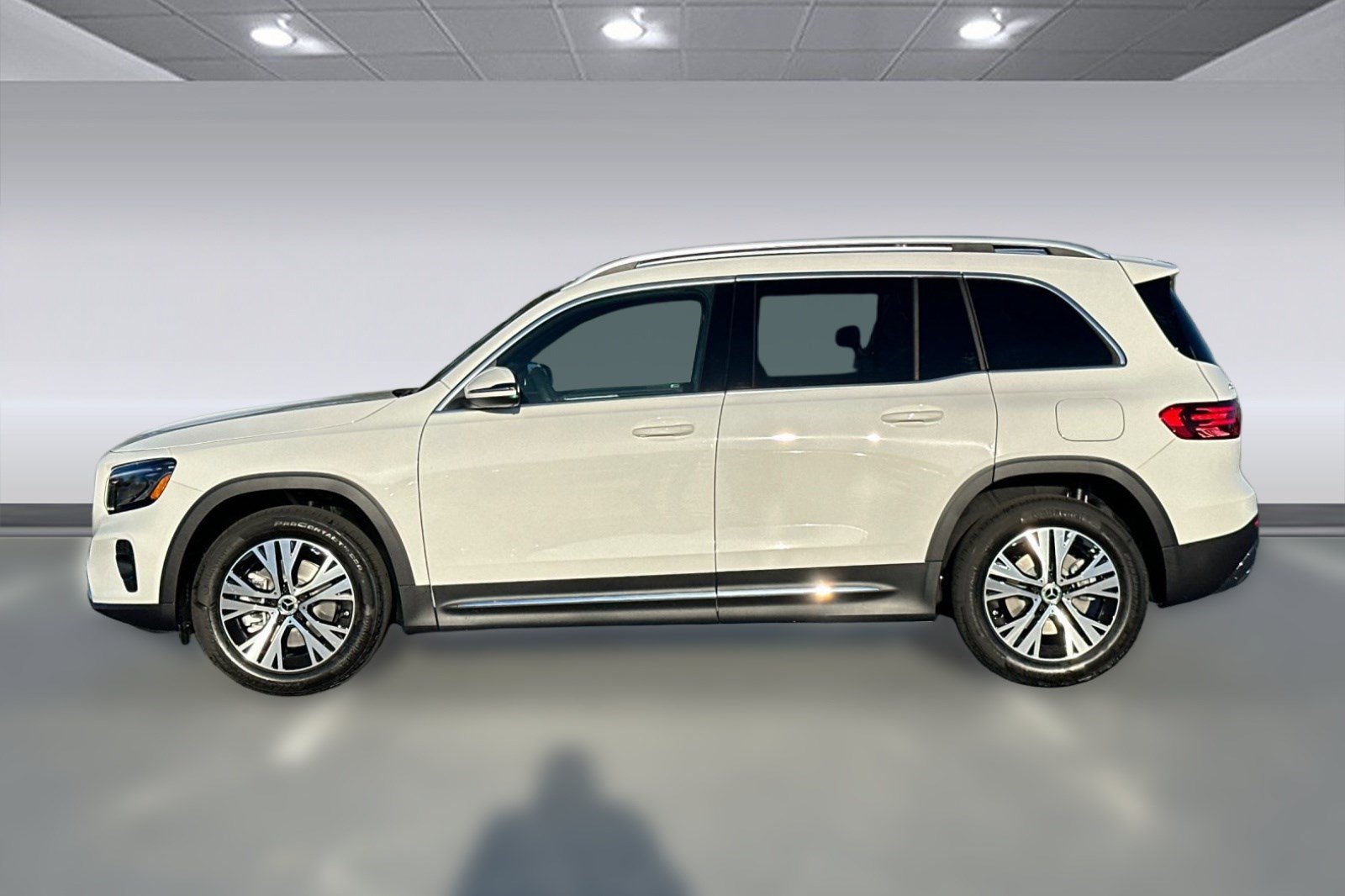 New 2026 Mercedes-Benz GLB 250 image 2