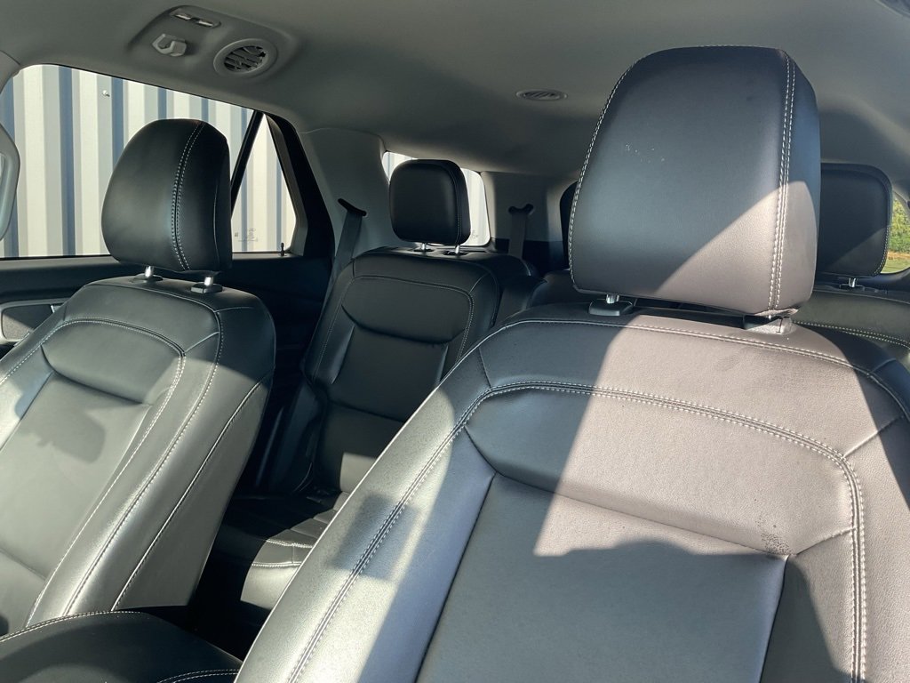 Used 2023 Ford Explorer XLT w/ Equipment Group 202A image 10