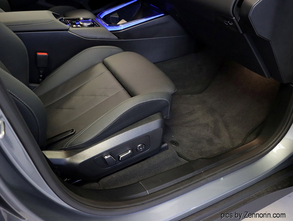 Used 2025 BMW X3 xDrive30i w/ Premium Package image 35