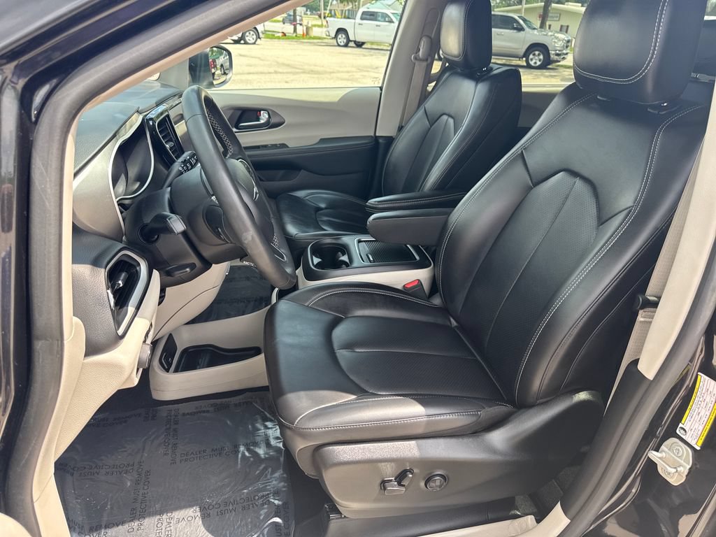 Certified 2023 Chrysler Pacifica Touring-L FWD image 11