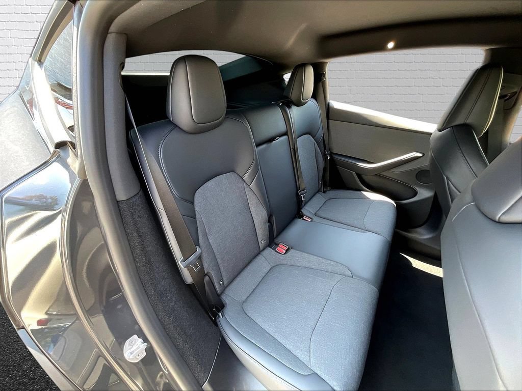 Used 2026 Tesla Model Y 2WD image 18