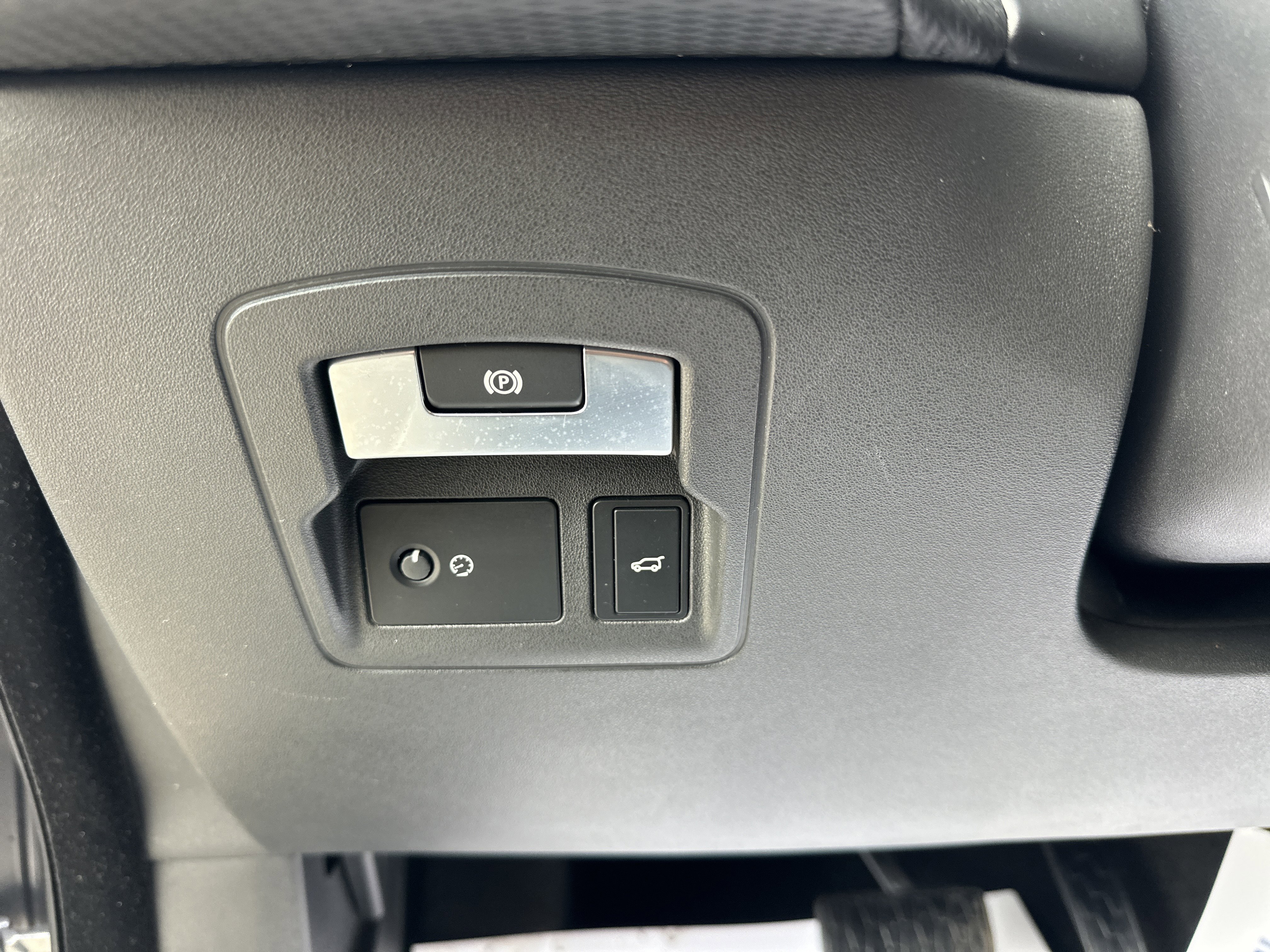 Used 2020 Land Rover Range Rover Velar S image 9