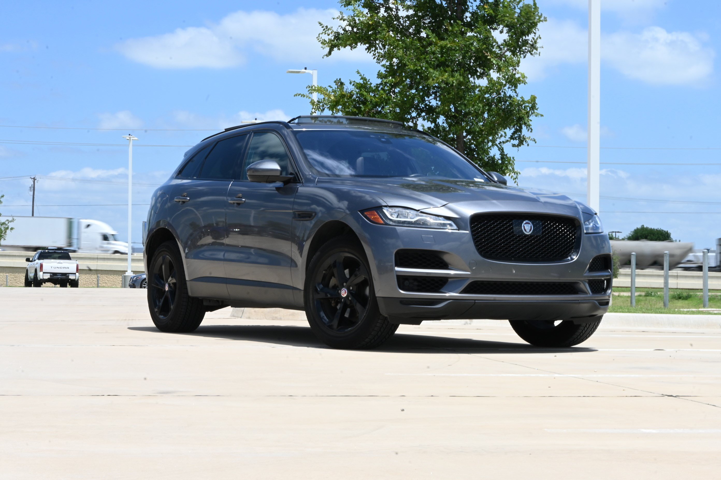 Used 2019 Jaguar F-PACE Prestige AWD/4WD image 2
