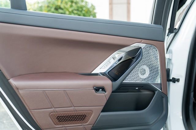 Used 2023 BMW i7 xDrive60 w/ Executive Package 2 image 59