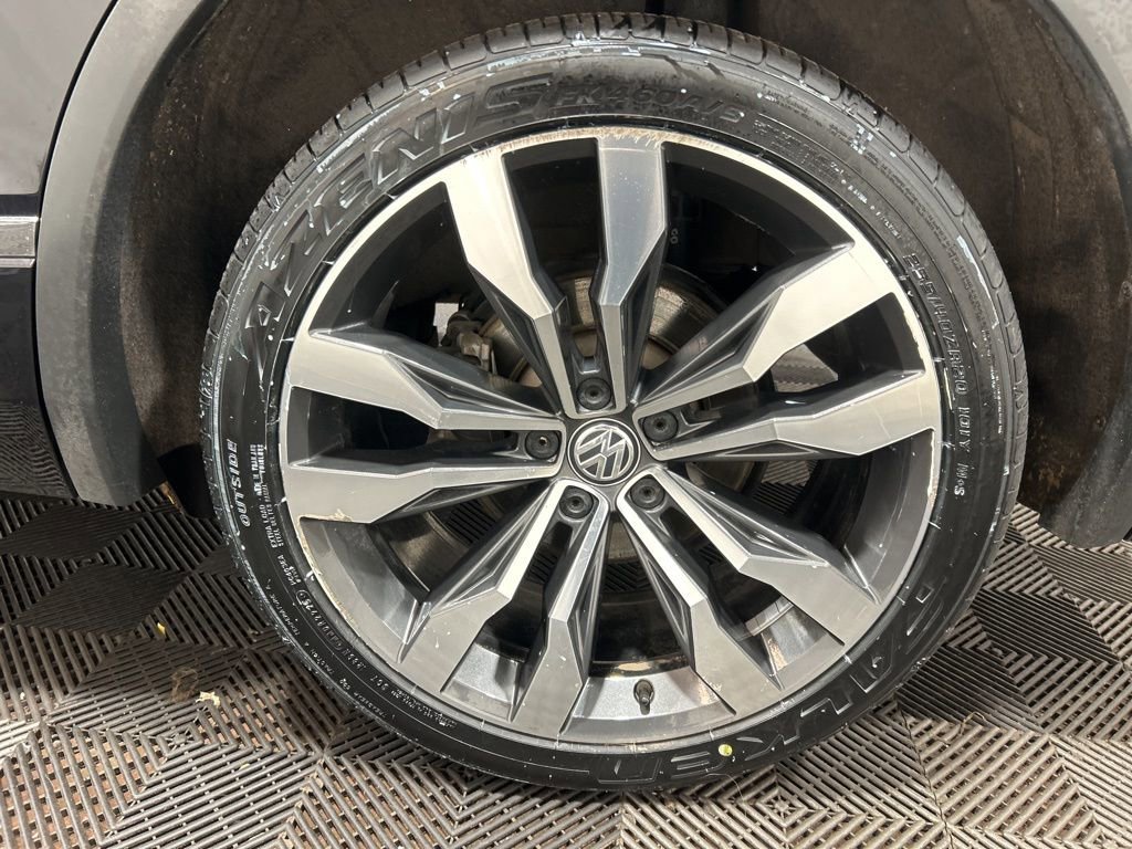 Used 2021 Volkswagen Tiguan SEL Premium R-Line image 34