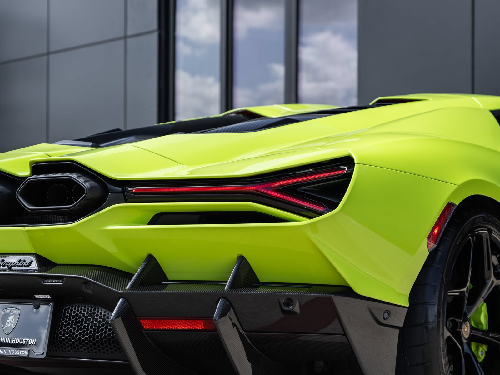 Used 2025 Lamborghini Revuelto AWD/4WD image 17