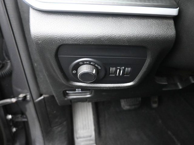 Used 2024 Jeep Grand Cherokee Laredo AWD/4WD image 33