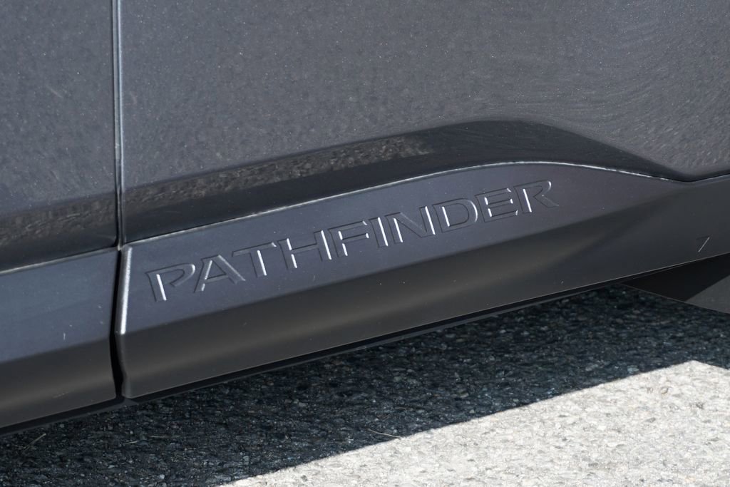 Used 2025 Nissan Pathfinder SL image 48