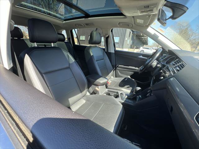 Used 2018 Volkswagen Tiguan SE w/ Panoramic Sunroof Package AWD/4WD image 24