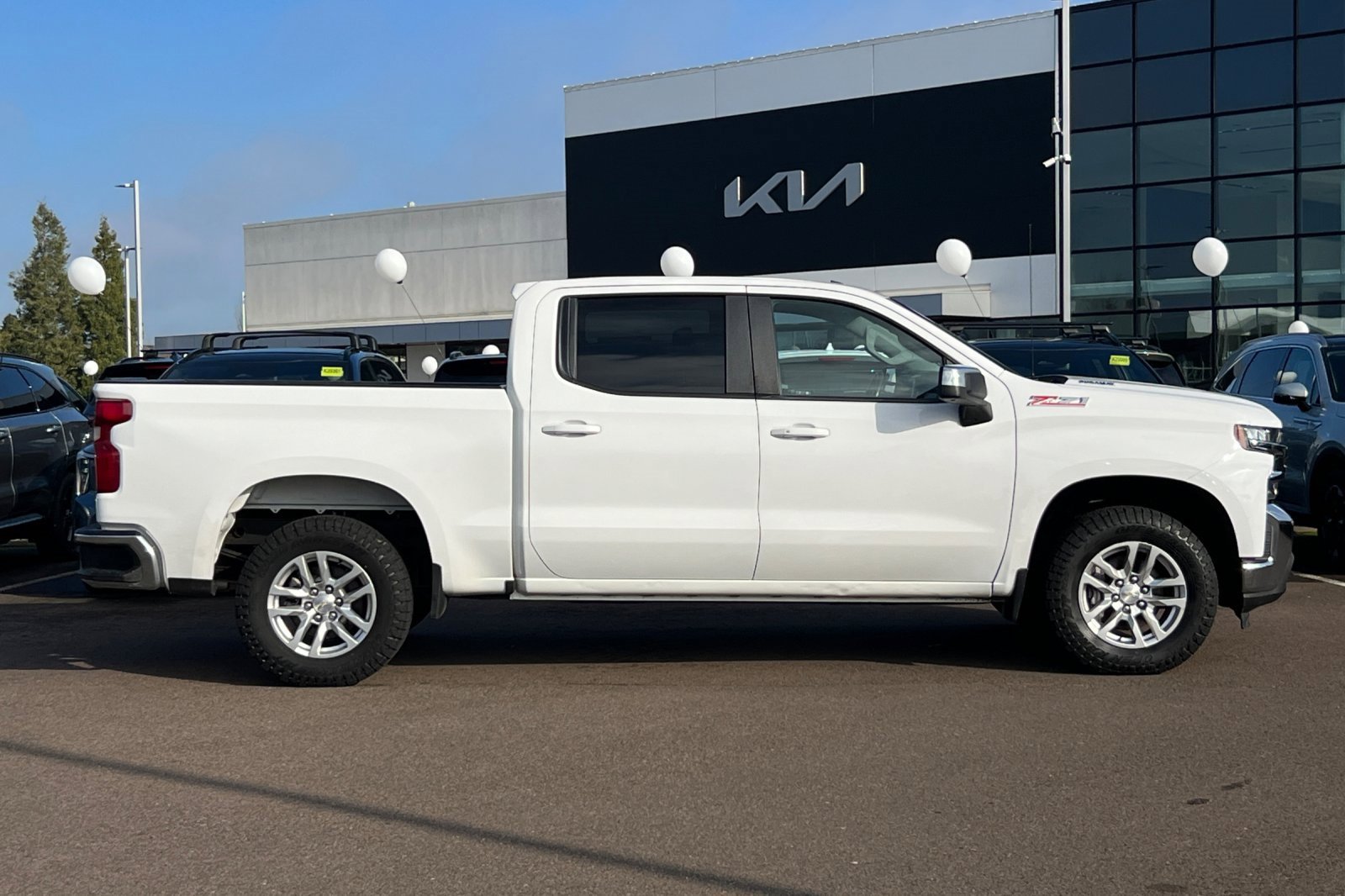 Used 2021 Chevrolet Silverado 1500 LT w/ Z71 Off-Road Package image 3