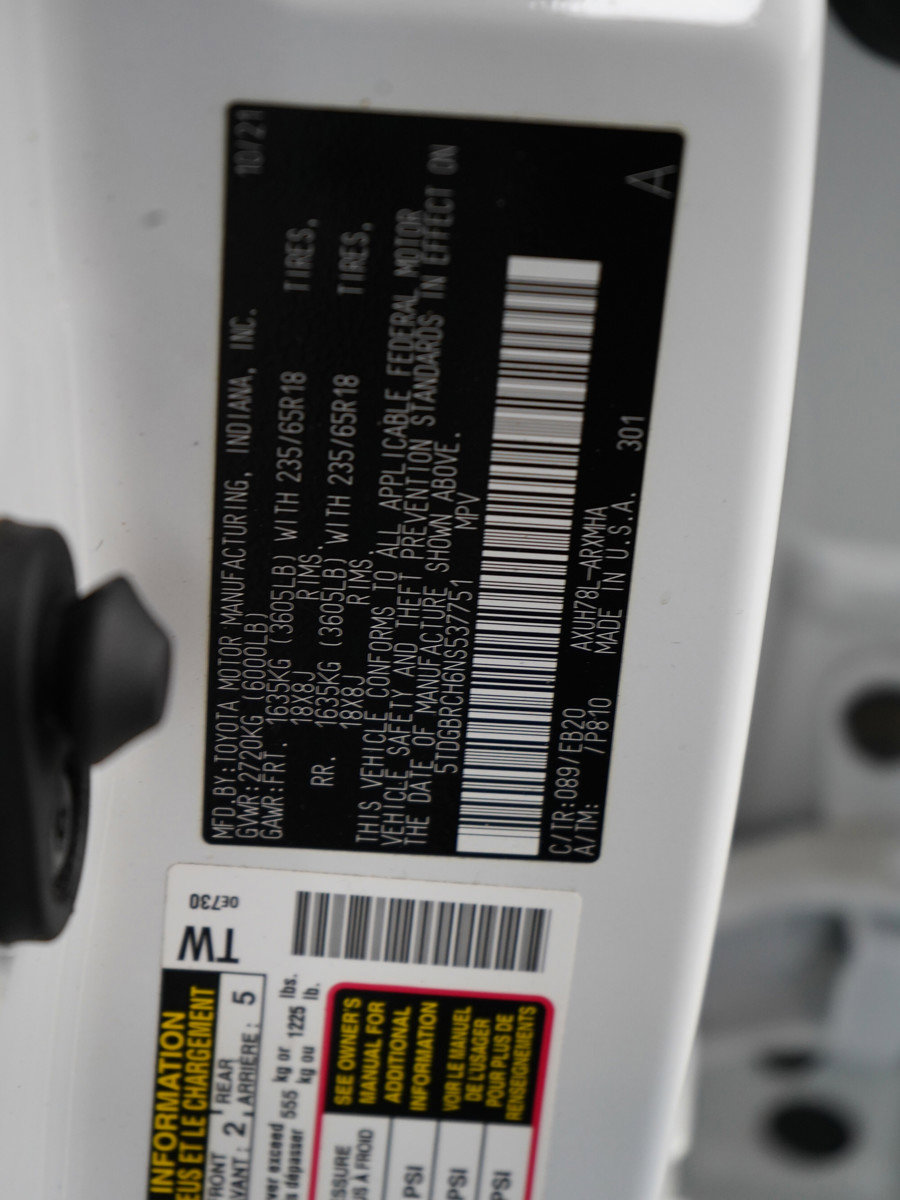 Used 2022 Toyota Highlander XLE image 32