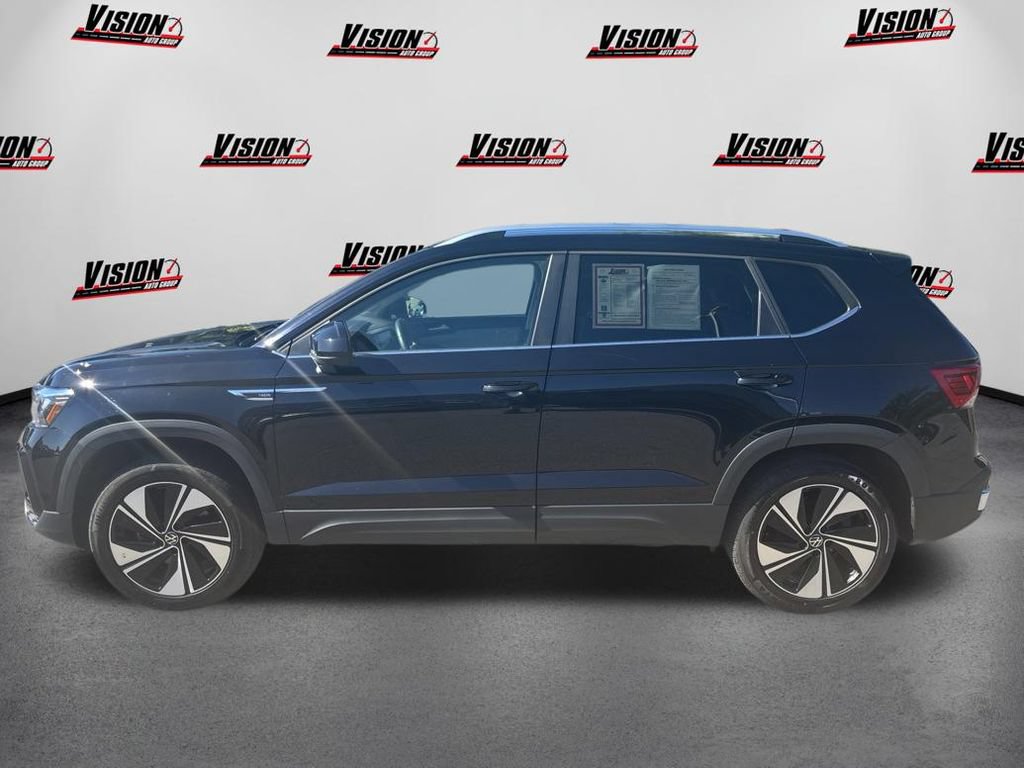 Used 2024 Volkswagen Taos SE w/ Panoramic Sunroof Package AWD/4WD image 9