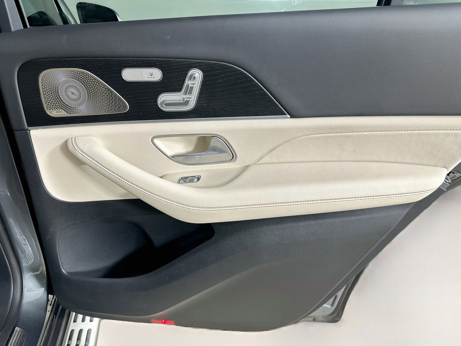 Used 2023 Mercedes-Benz GLS 580 4MATIC image 40