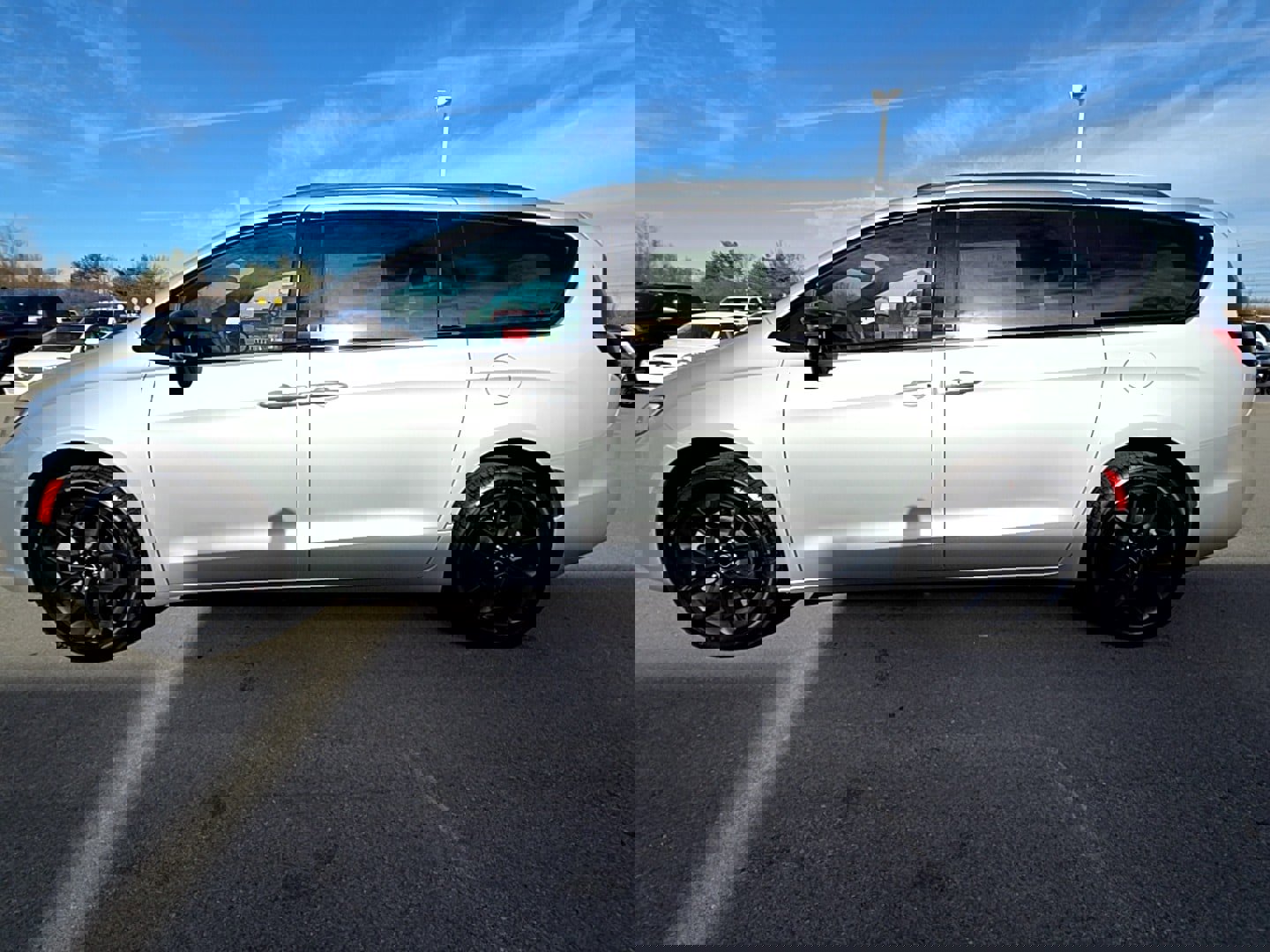 New 2026 Chrysler Pacifica Select w/ S Appearance Package image 7