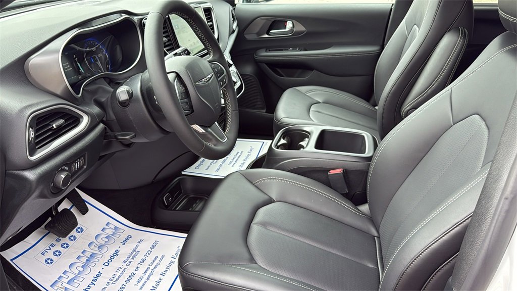 New 2026 Chrysler Voyager LX image 28