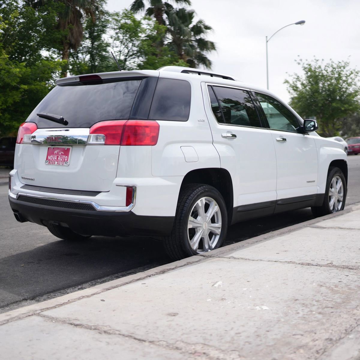 Used 2017 GMC Terrain SLT FWD image 11