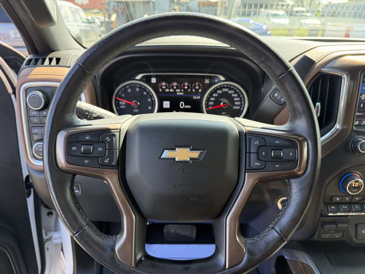 Used 2019 Chevrolet Silverado 1500 High Country w/ Technology Package AWD/4WD image 15