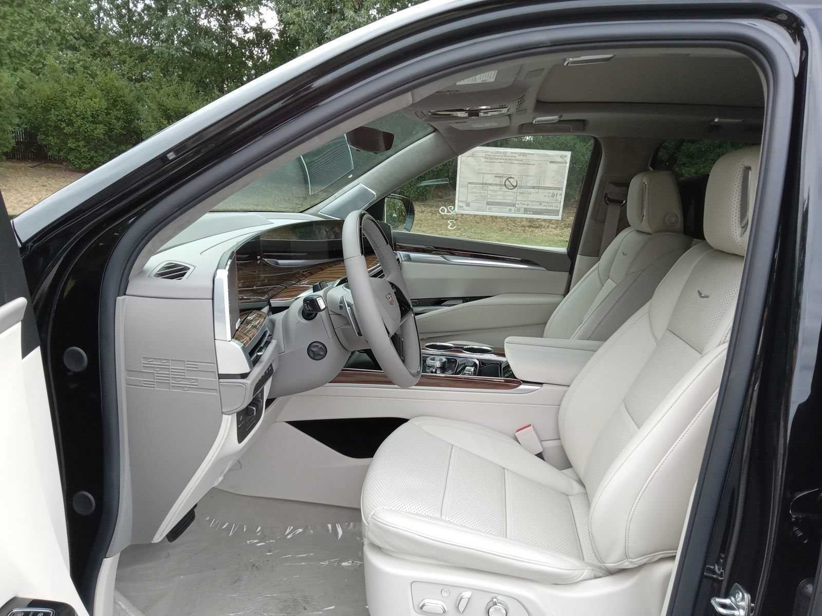 New 2026 Cadillac Escalade ESV Platinum Sport w/ LPO, ONYX Package AWD/4WD image 10