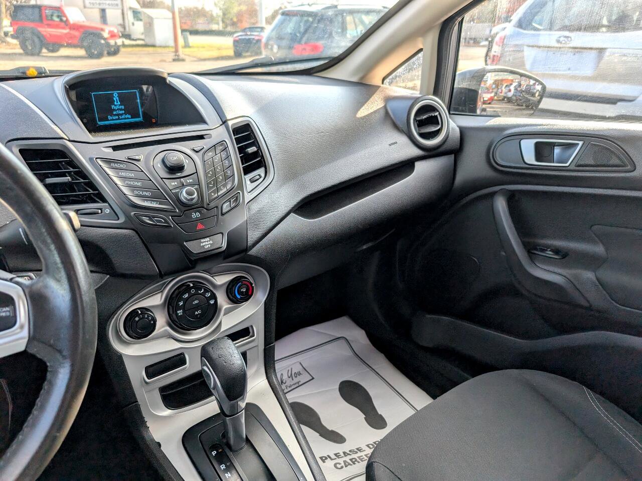 Used 2015 Ford Fiesta SE image 16