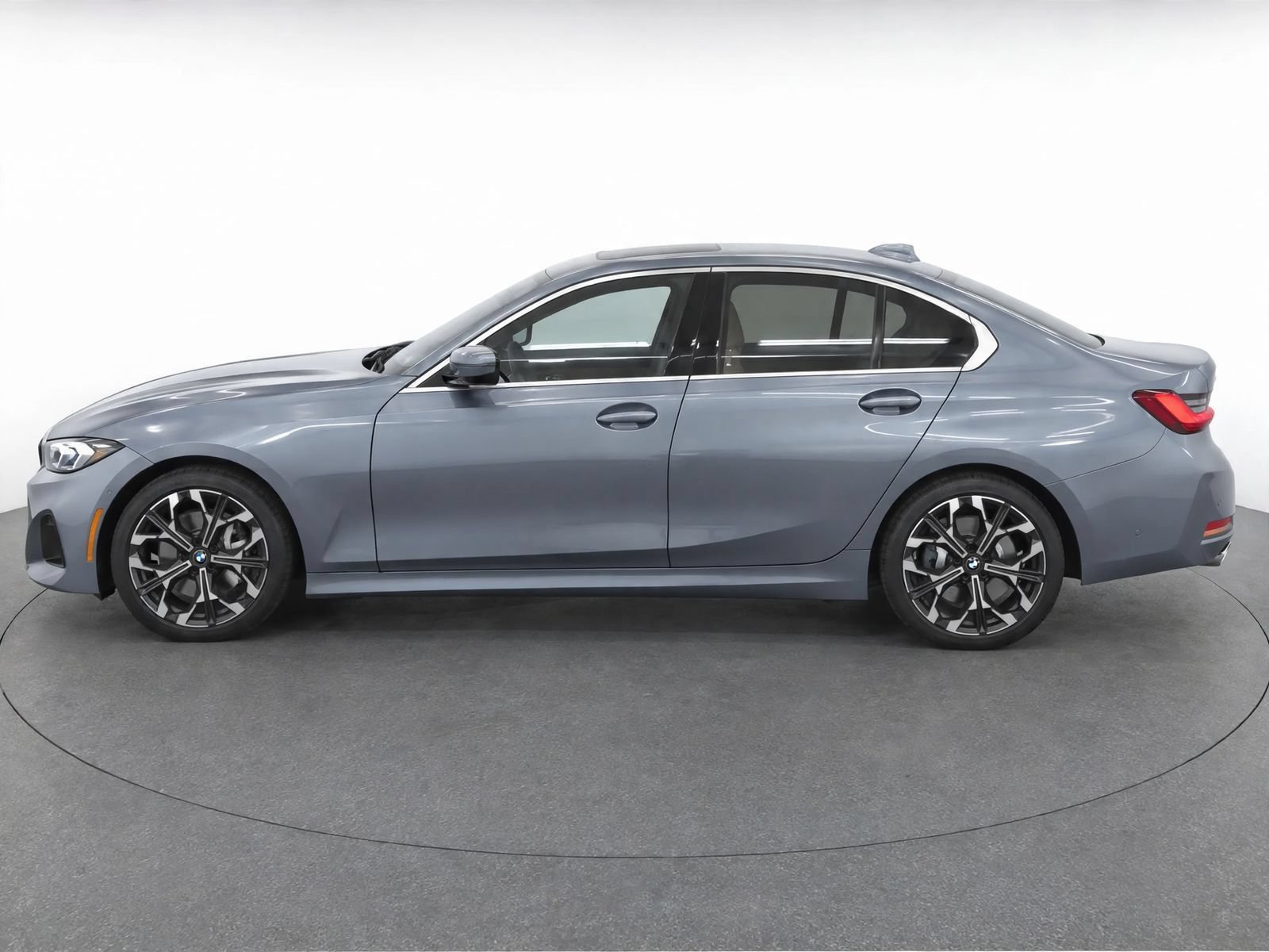 Certified 2025 BMW 330i Sedan RWD image 3