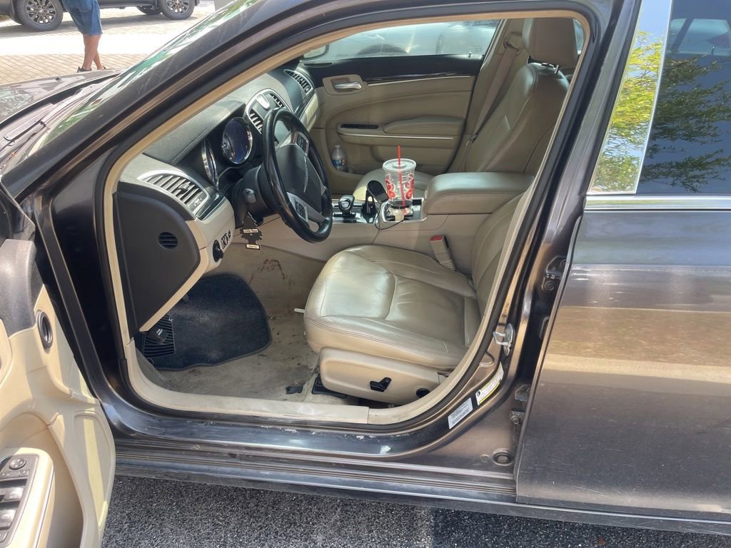 Used 2014 Chrysler 300 RWD image 5