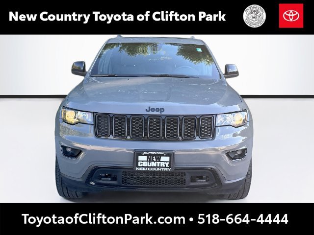 Used 2020 Jeep Grand Cherokee Laredo AWD/4WD image 2
