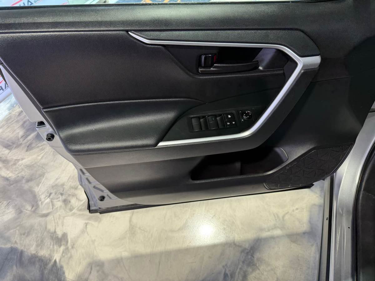 Used 2022 Toyota RAV4 LE image 41