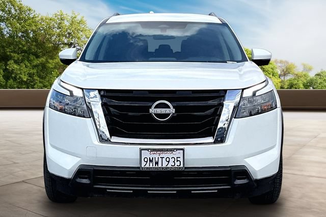 Certified 2024 Nissan Pathfinder SV FWD image 2
