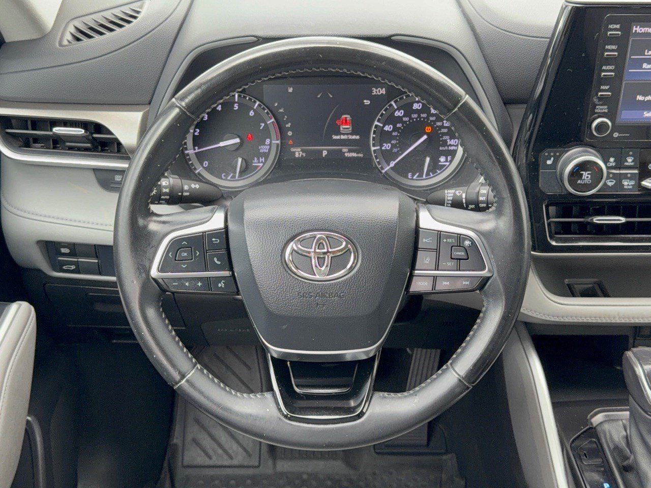 Used 2021 Toyota Highlander XLE AWD/4WD image 10