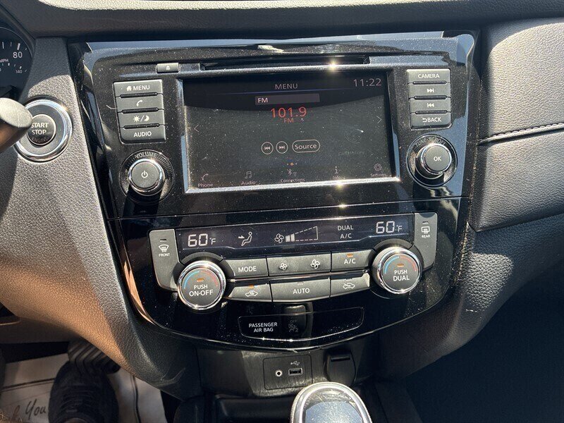 Used 2018 Nissan Rogue SV AWD/4WD image 18