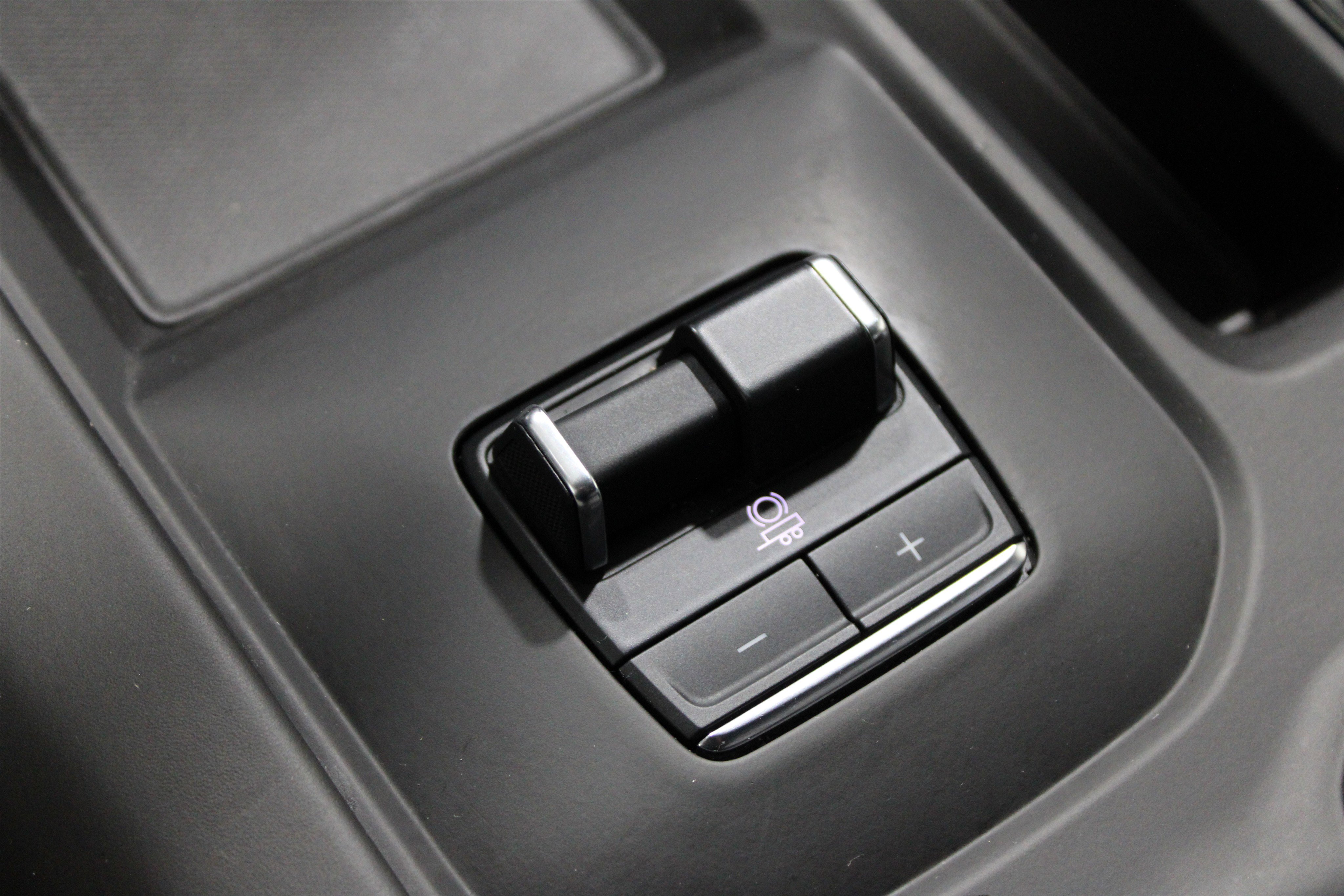 Used 2025 GMC Sierra 2500 AT4X w/ AT4X AEV Edition image 25