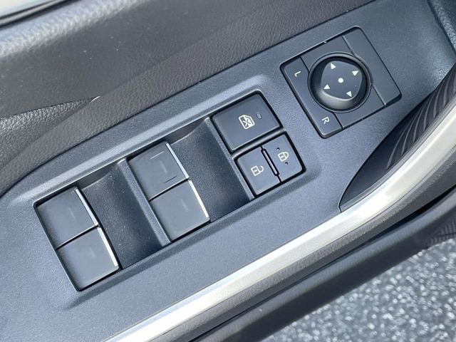 Used 2025 Toyota RAV4 XLE AWD/4WD image 18