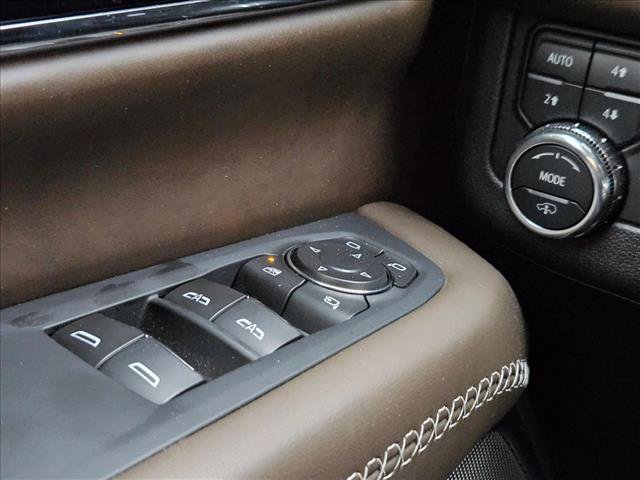 Used 2025 GMC Yukon Denali Ultimate w/ LPO, Floor Liner Package AWD/4WD image 28