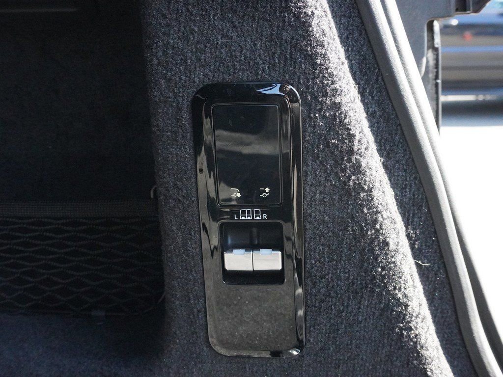 Used 2023 Land Rover Range Rover Sport SE image 23