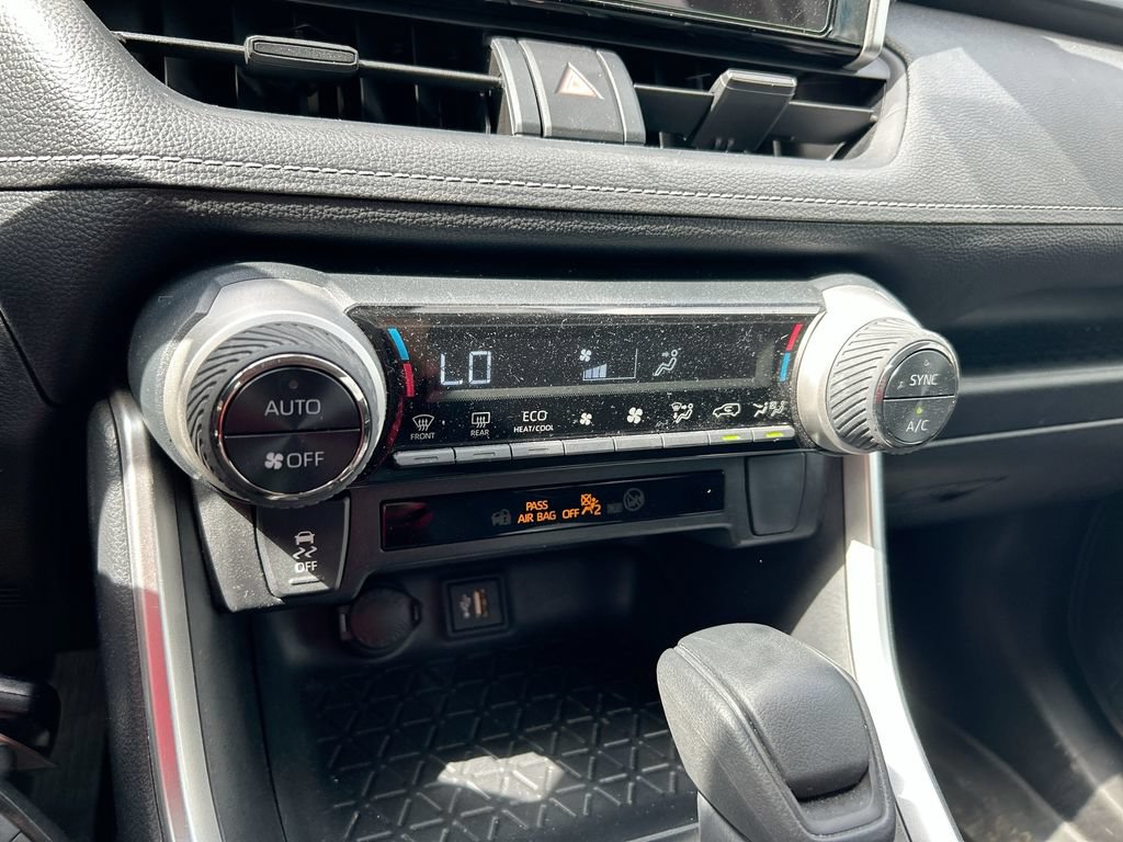Used 2025 Toyota RAV4 LE AWD/4WD image 24