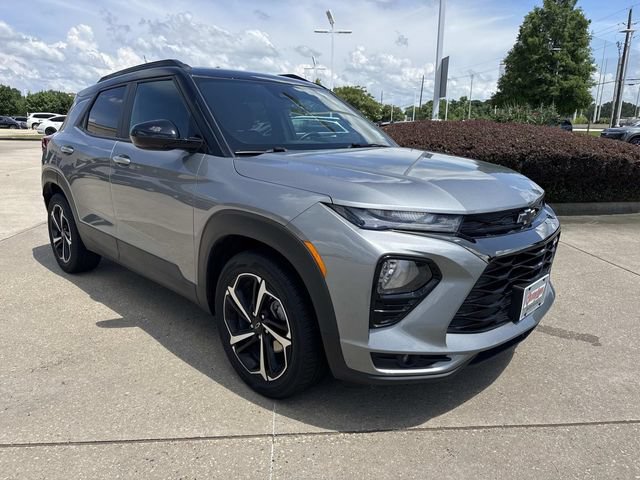 Used 2023 Chevrolet TrailBlazer RS w/ Sun and Liftgate Package FWD image 3