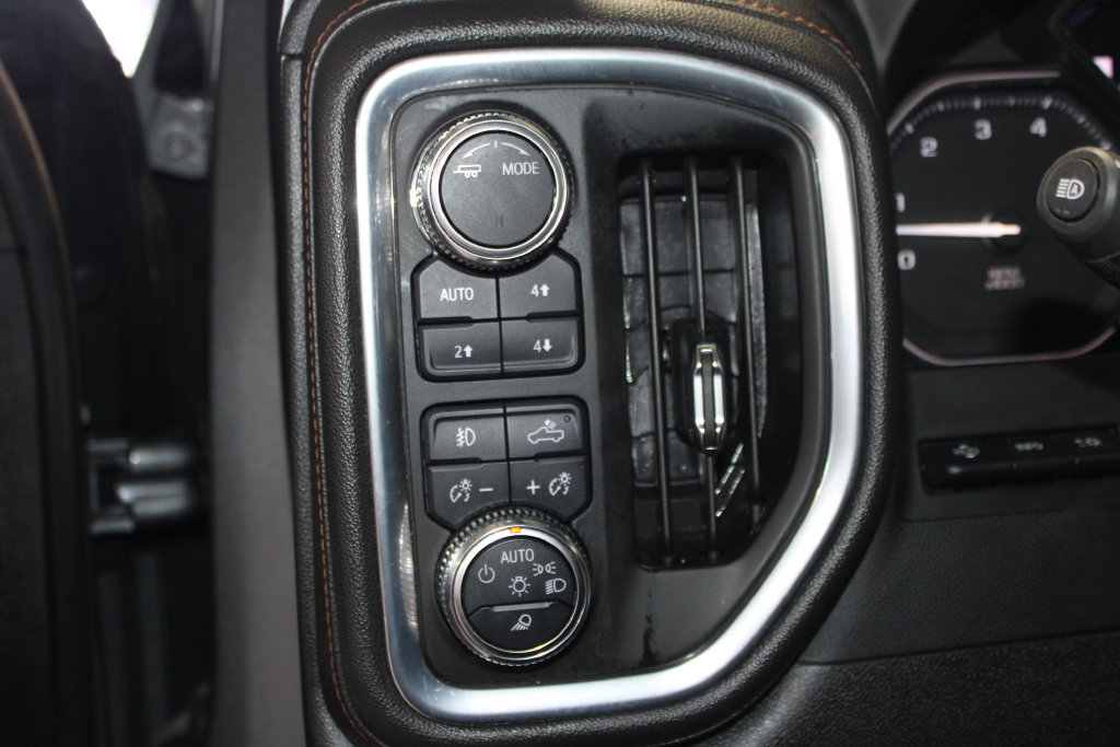Used 2022 GMC Sierra 1500 AT4 w/ Technology Package AWD/4WD image 7