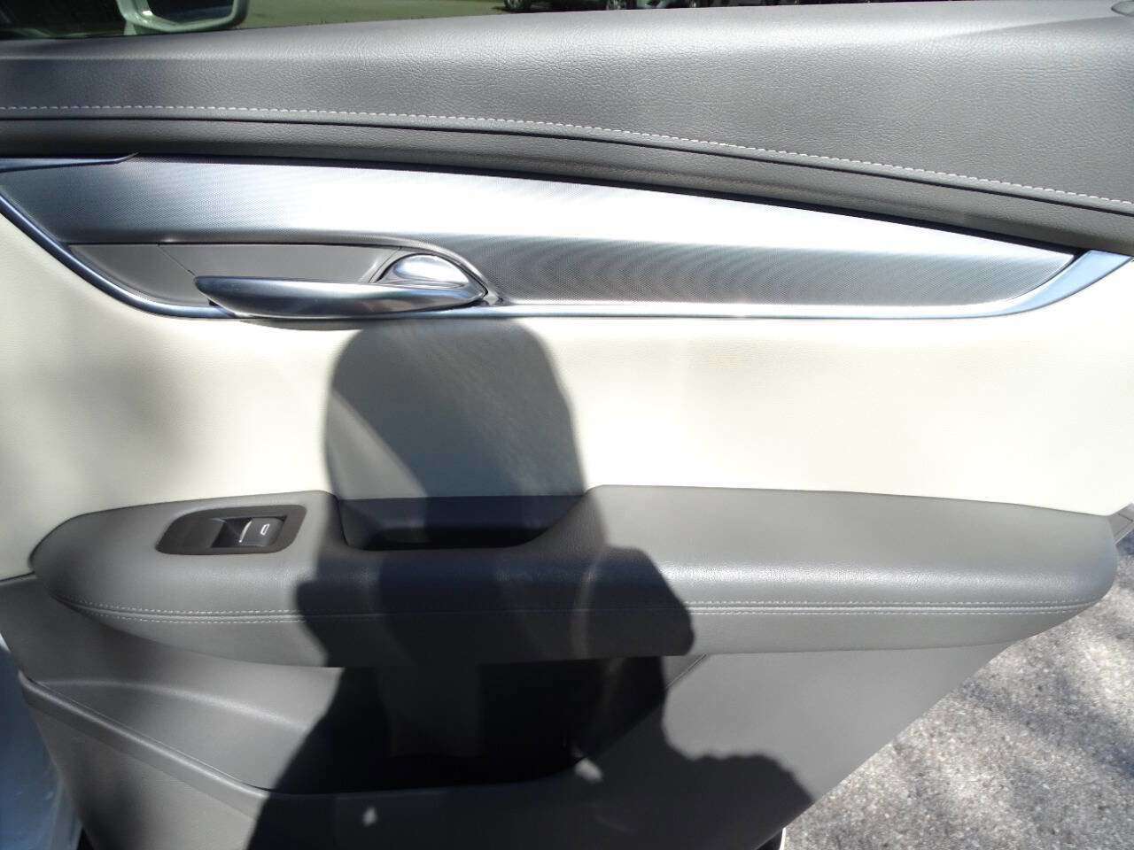 Used 2017 Cadillac XT5 Luxury image 41