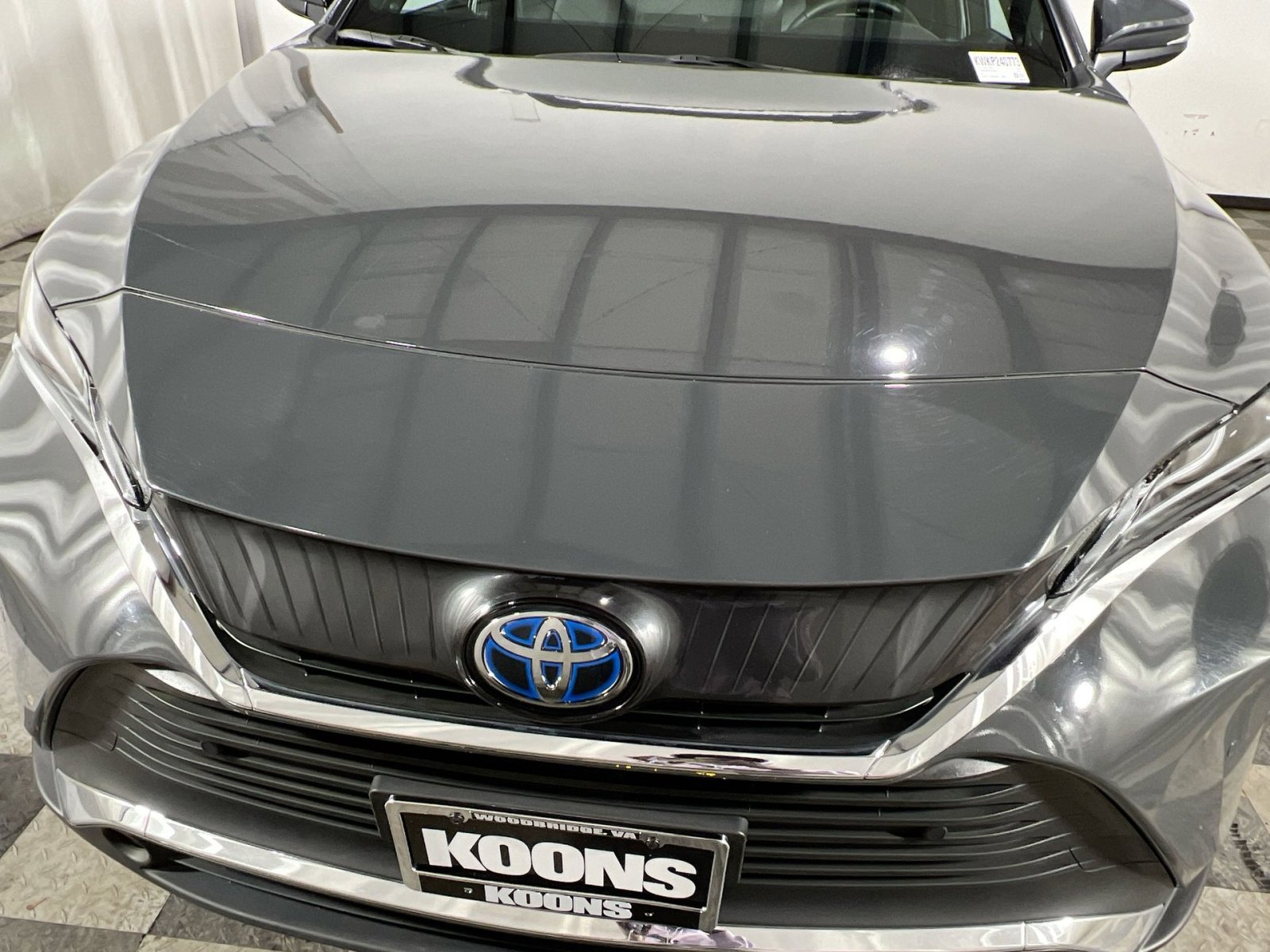 Used 2024 Toyota Venza XLE image 12