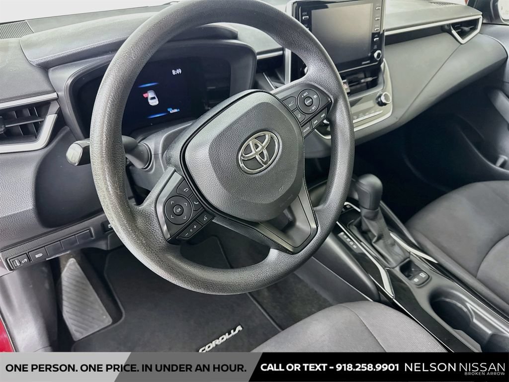Used 2021 Toyota Corolla LE FWD image 9