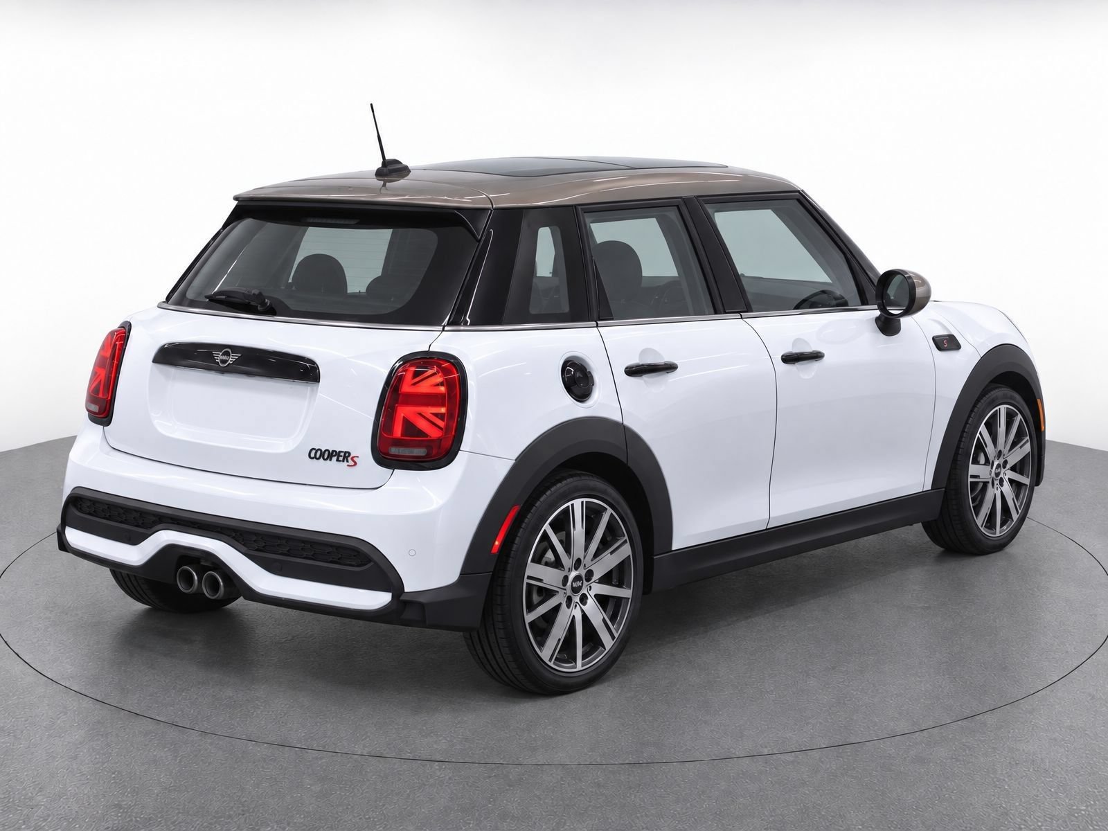 Used 2024 MINI Cooper S FWD image 8