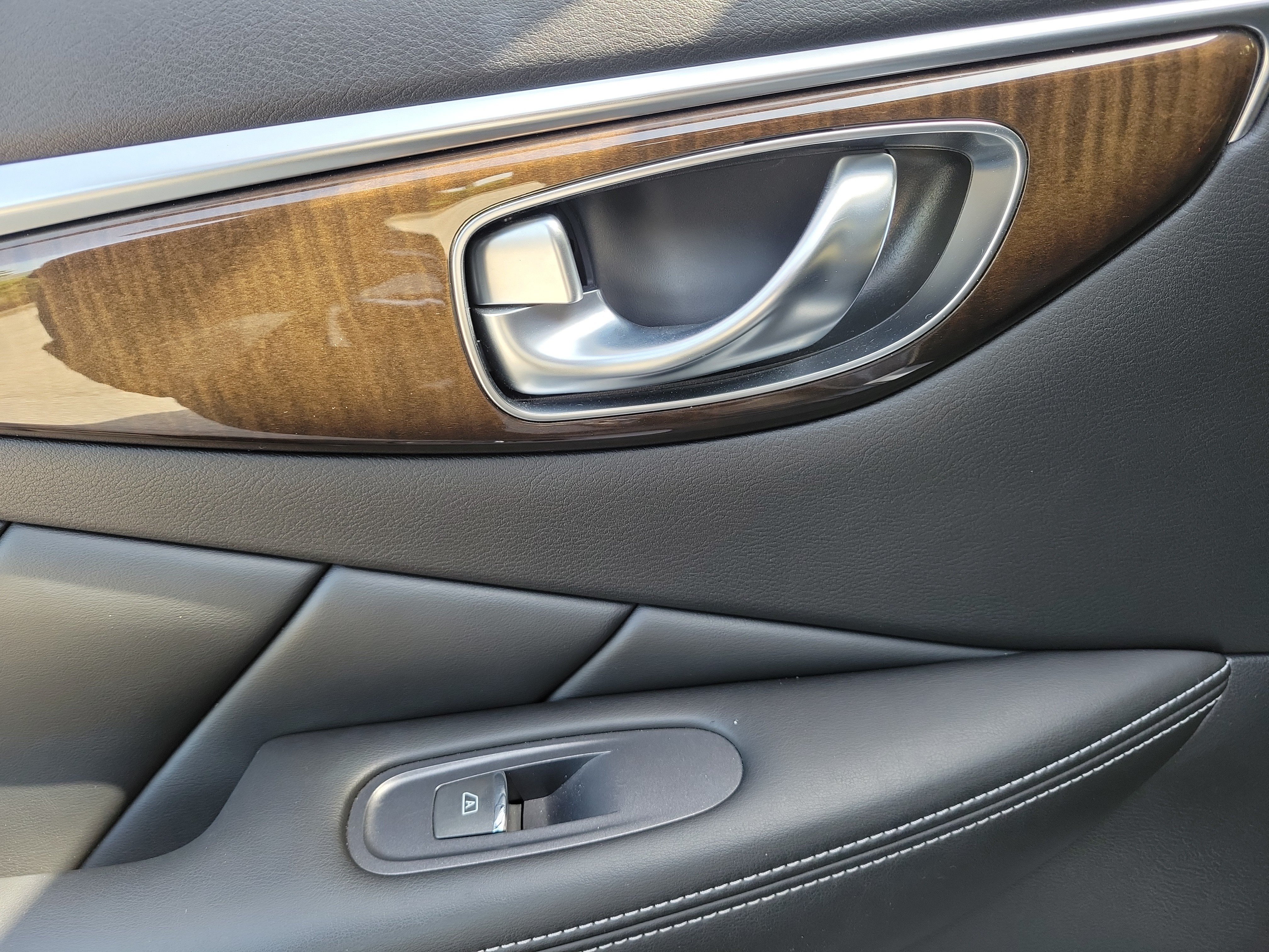 Used 2015 INFINITI Q50 Premium w/ Deluxe Touring Package RWD image 20