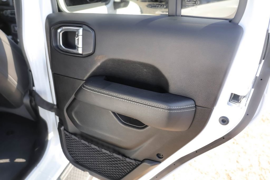 Used 2022 Jeep Wrangler Unlimited Sahara w/ Cold Weather Group AWD/4WD image 30