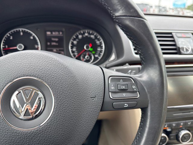 Used 2013 Volkswagen Passat TDI SEL Premium image 29