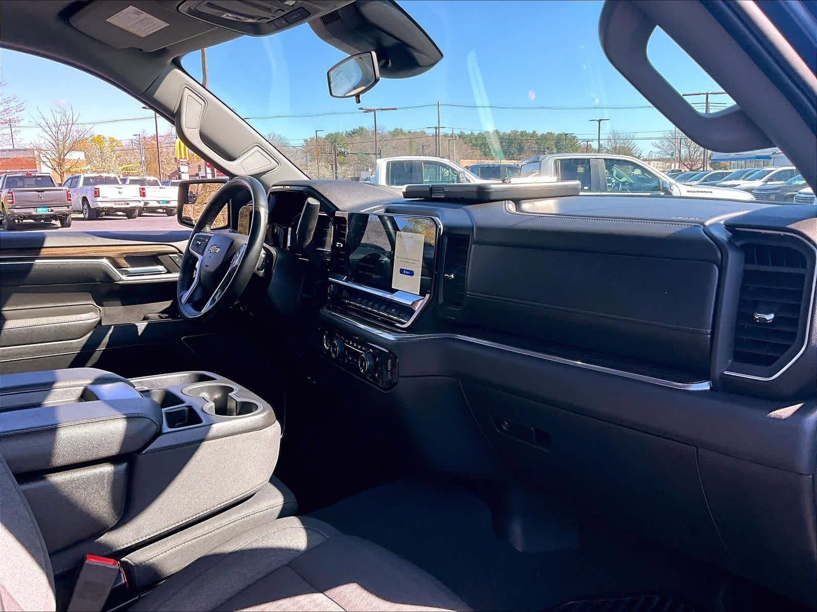 Used 2024 Chevrolet Silverado 1500 LT AWD/4WD image 21