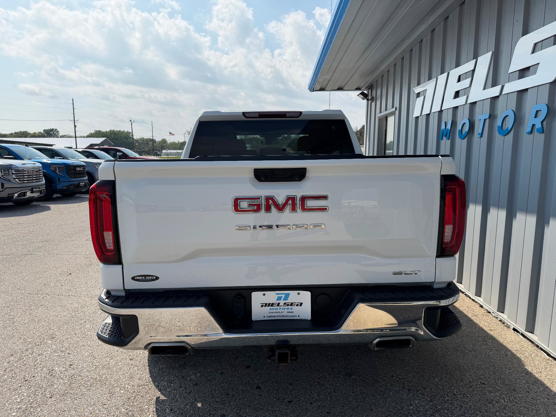 Used 2023 GMC Sierra 1500 SLT AWD/4WD image 7