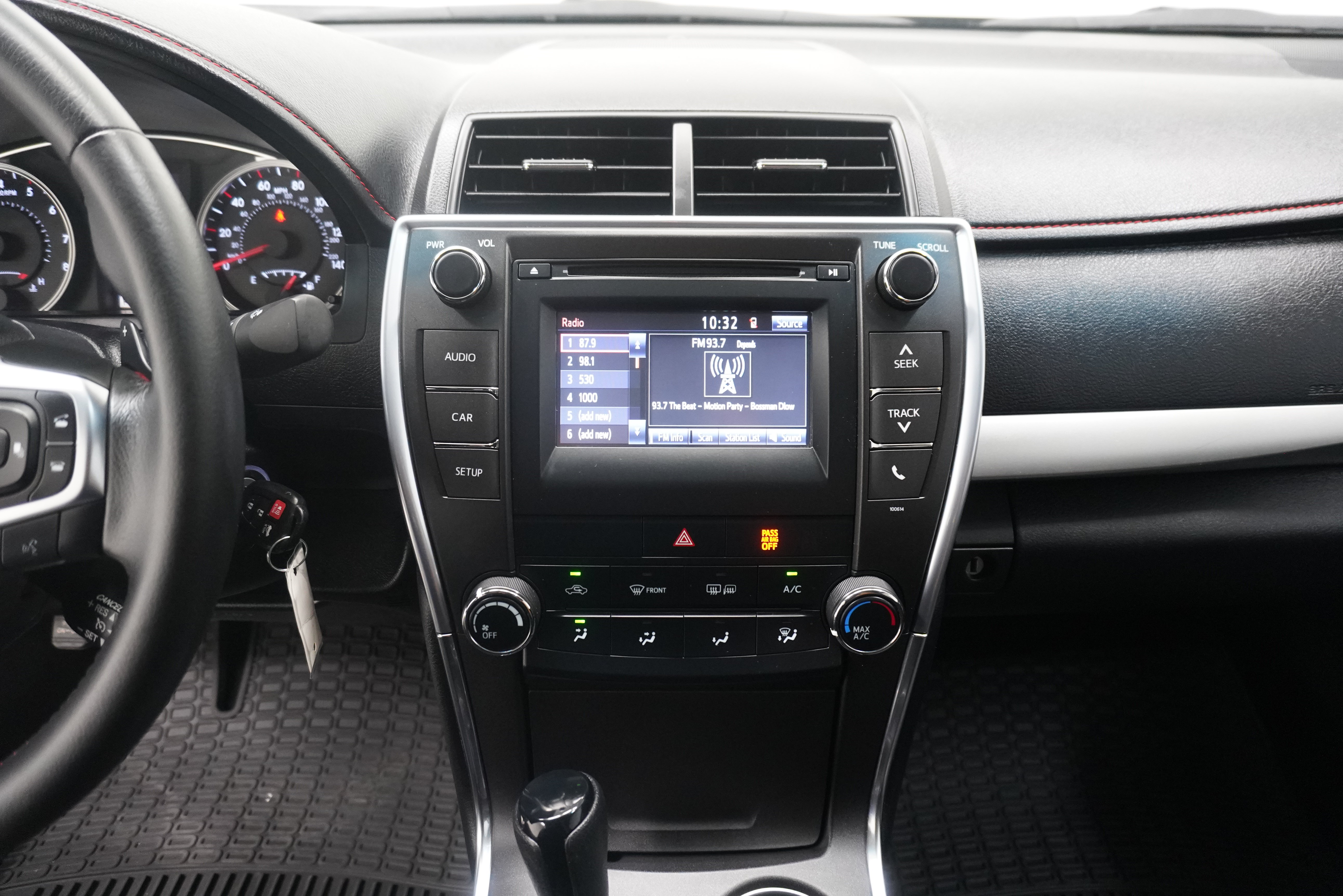 Used 2016 Toyota Camry SE FWD image 19