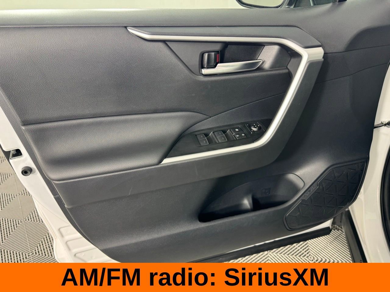 Used 2025 Toyota RAV4 XLE AWD/4WD image 10