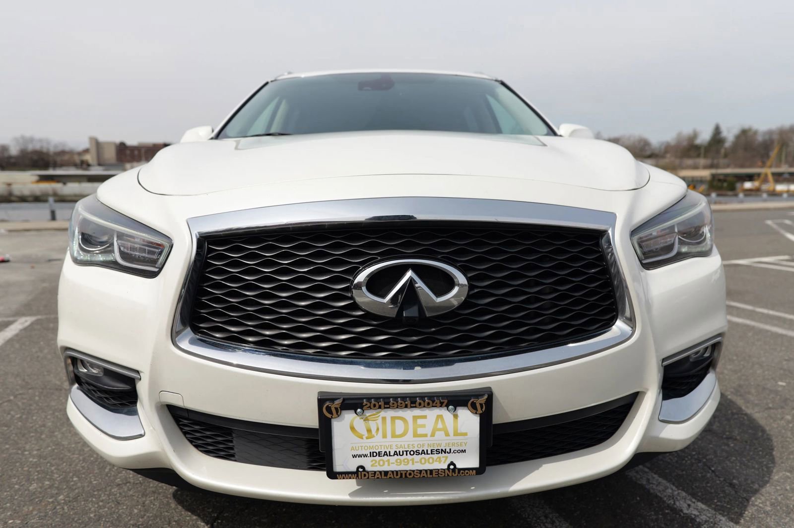 Used 2019 INFINITI QX60 Luxe w/ Essential Package image 2