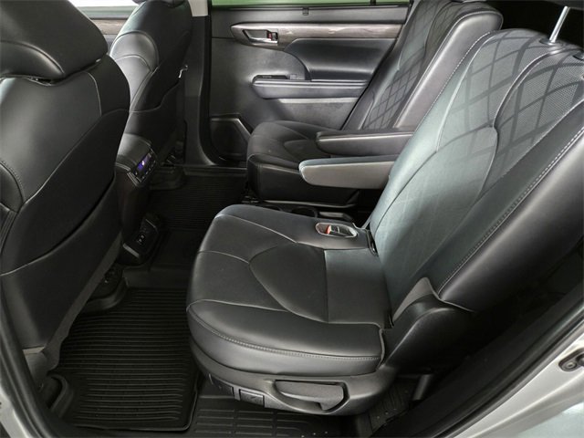 Used 2021 Toyota Highlander Platinum image 15